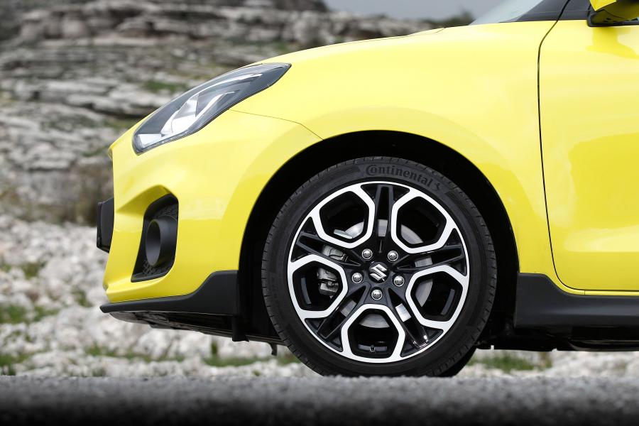 Детали экстерьера Suzuki Swift Sport 2017 года  (WW) (фото 20 из 48)
